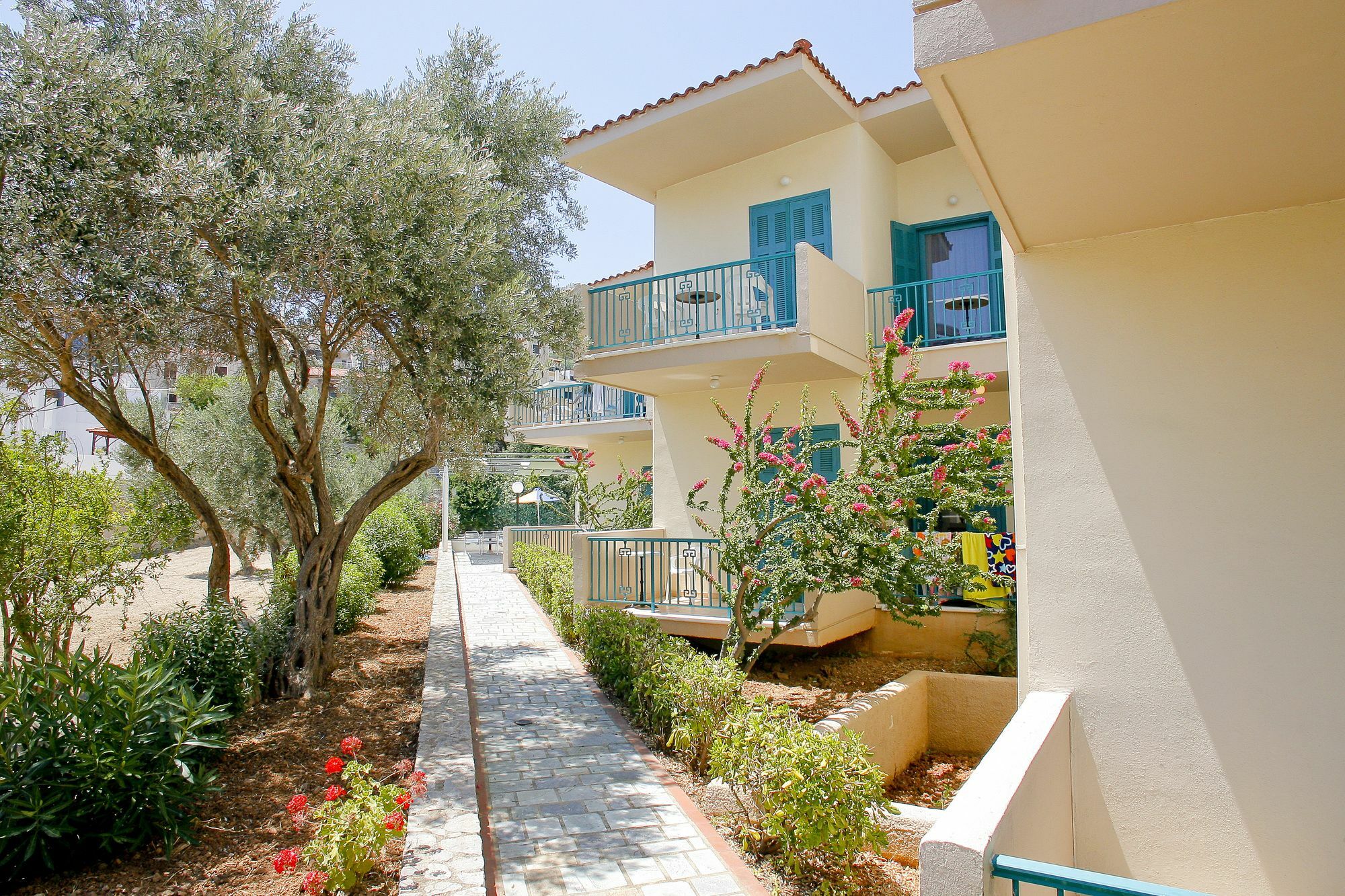 Kyveli Hotel Apartments Vrontados Bagian luar foto