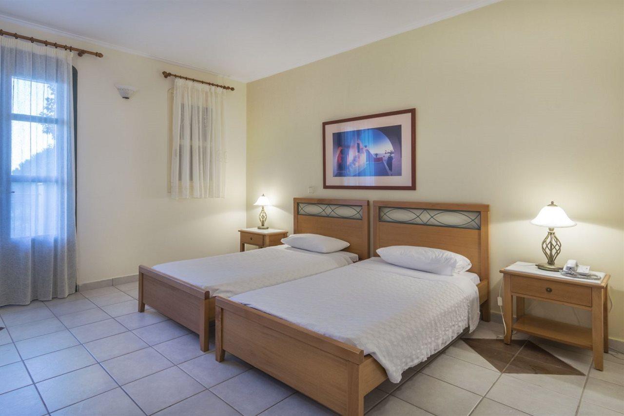 Kyveli Hotel Apartments Vrontados Bagian luar foto