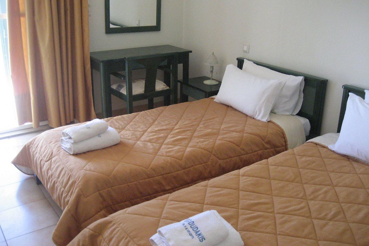 Kyveli Hotel Apartments Vrontados Bagian luar foto